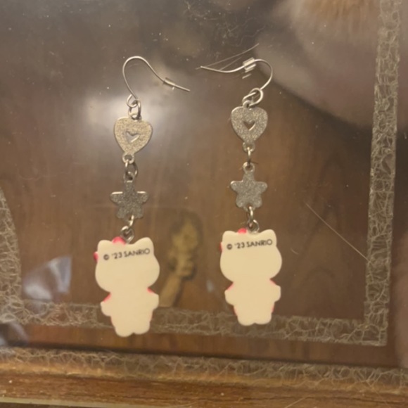 Hello kitty dangle earrings - Picture 3 of 3